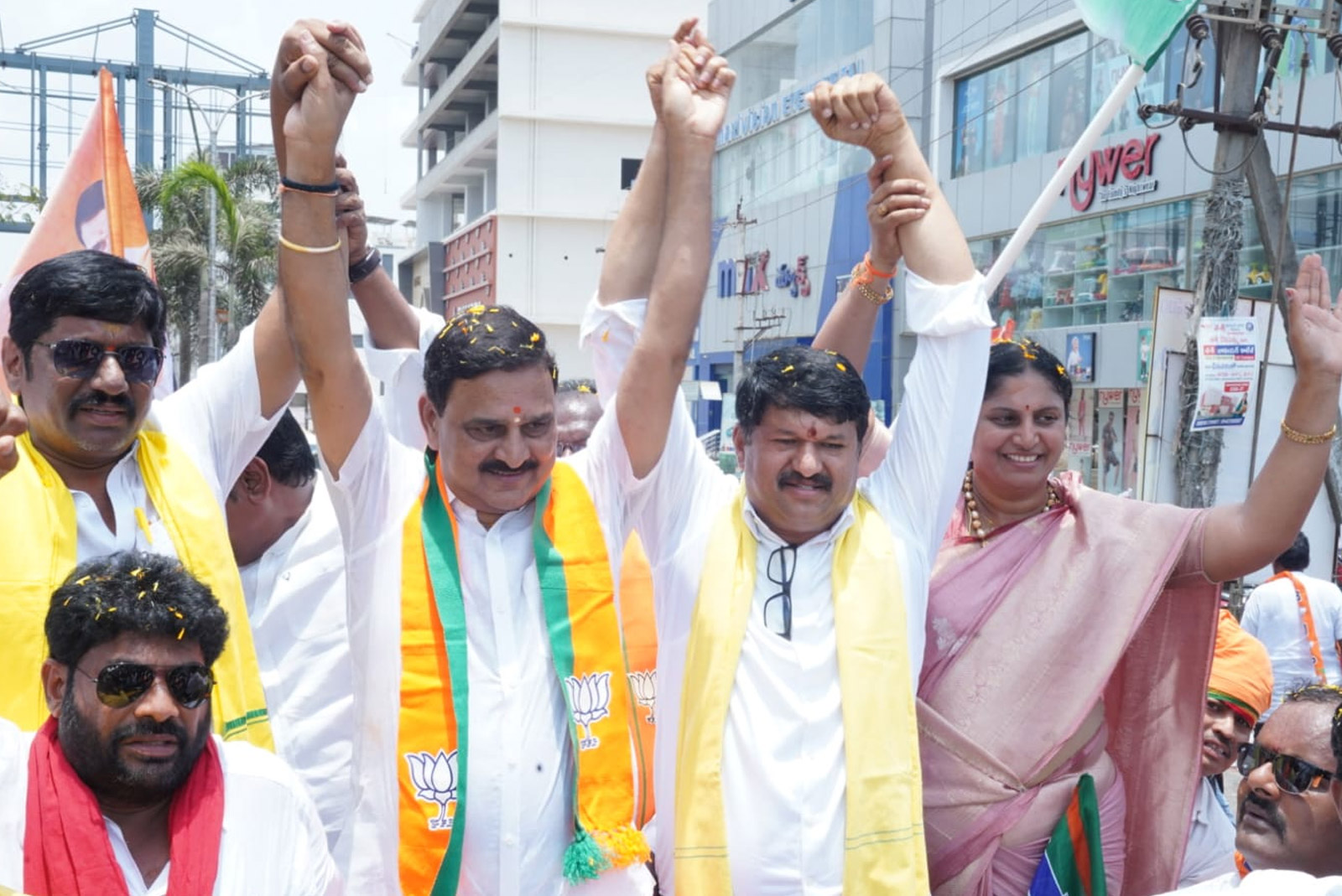 పశ్చిమ బెంగాల్‌లో రాక్షస పాలన అంతం.. బీజేపీ చారిత్రాత్మక విజయం
