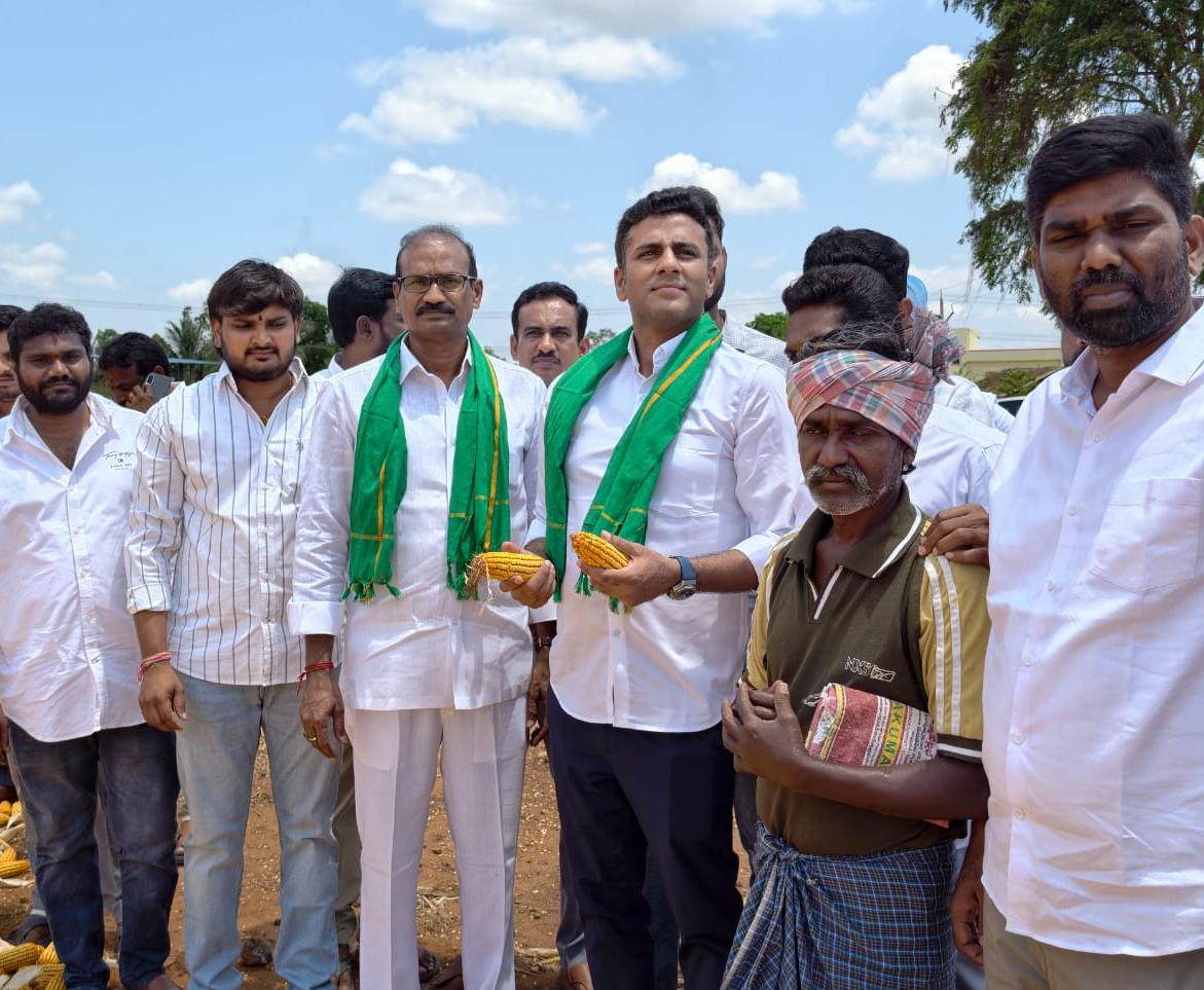 చంద్రబాబు సర్కారు రైతులను గాలికొదిలేసింది.. మొక్కజొన్న రైతులకు గిట్టుబాటు ధర కల్పించాలి: కారుమూరి సునీల్ కుమార్