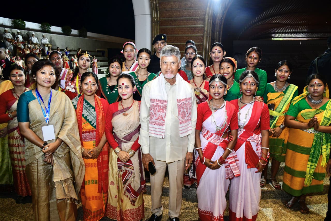 అసోం సీఎం ప్రమాణ స్వీకారానికి గౌహతికి చంద్రబాబు.. విమానాశ్రయంలో ఘన స్వాగతం