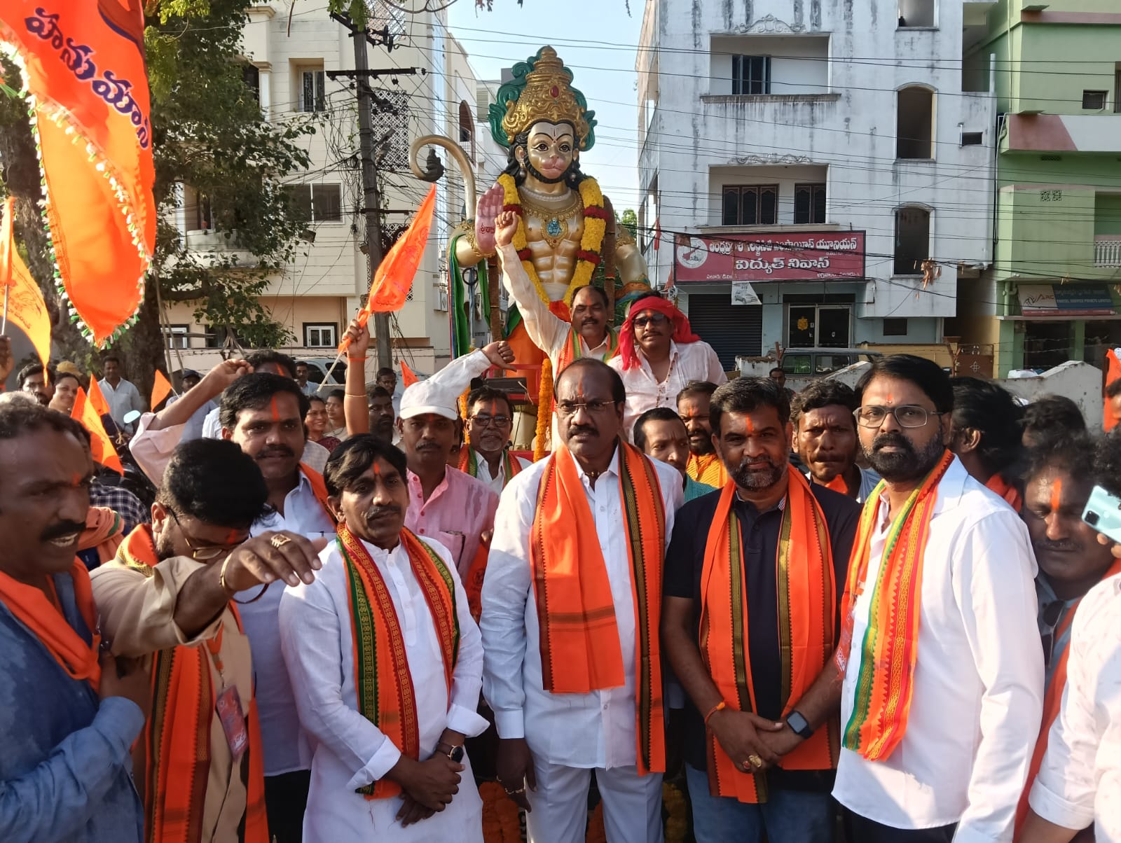 హనుమాన్ జయంతి వేడుకలు.. ఏలూరులో భారీ బైక్ ర్యాలీ