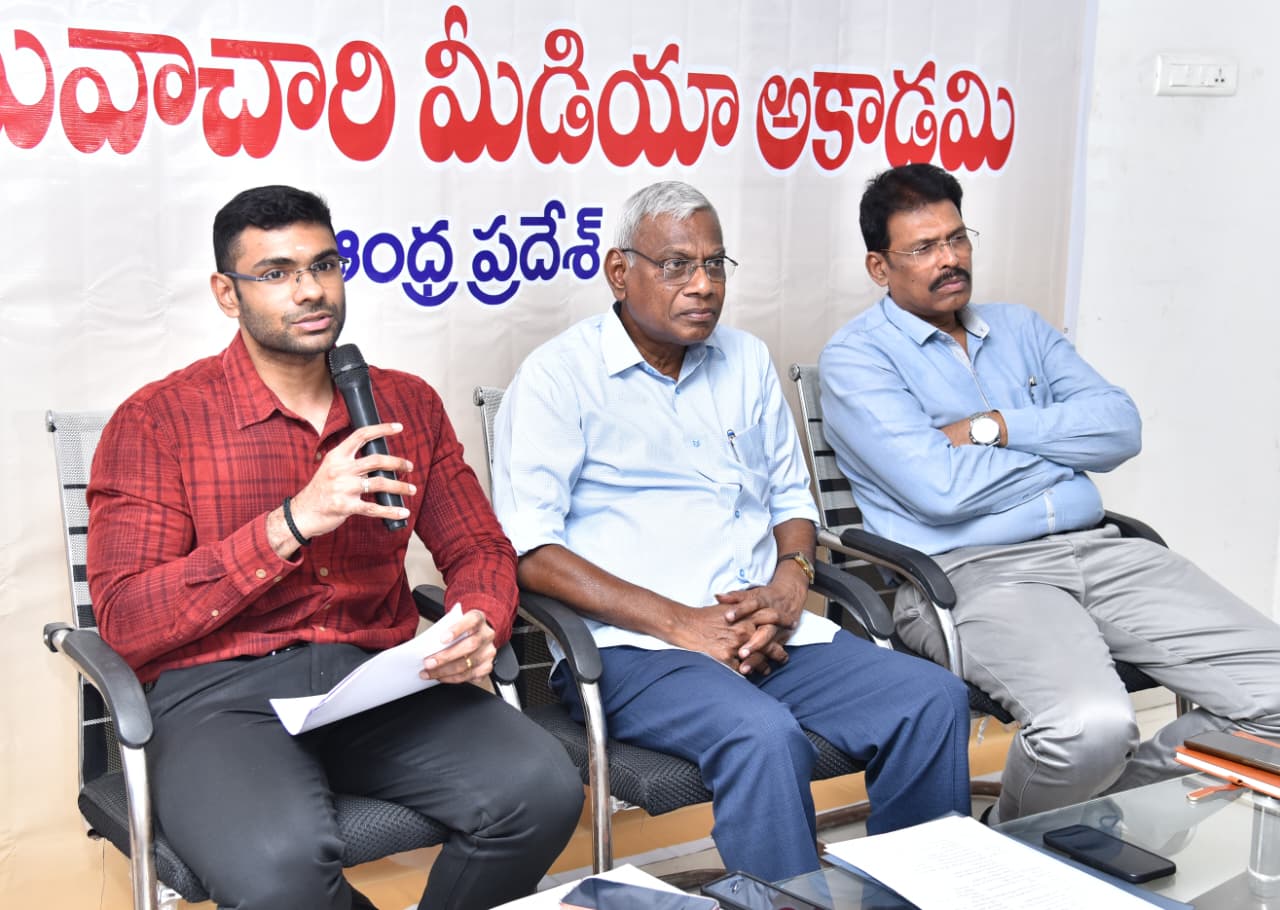 ఉత్తమ జర్నలిస్టులకు రాష్ట్ర ప్రభుత్వ అవార్డులు.. రూ.3 లక్షల వరకు నగదు బహుమతులు
