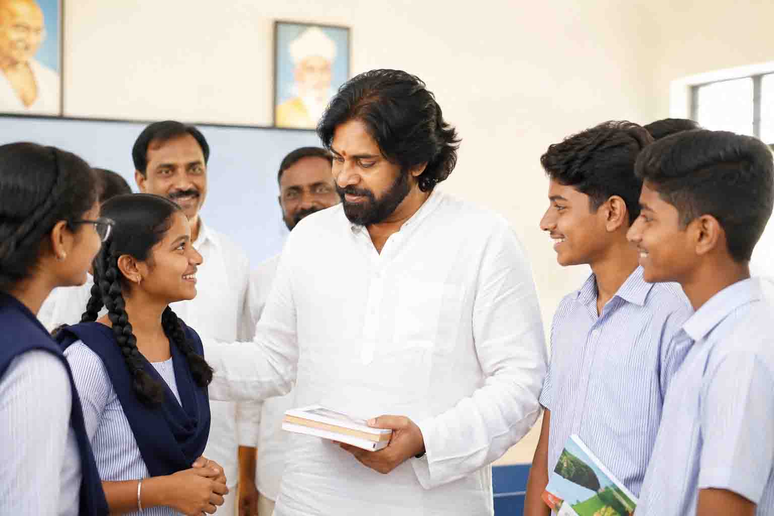 పిఠాపురం టెన్త్ టాపర్లకు పవన్ కళ్యాణ్ గిఫ్ట్.. ఉచిత ఉన్నత విద్య
