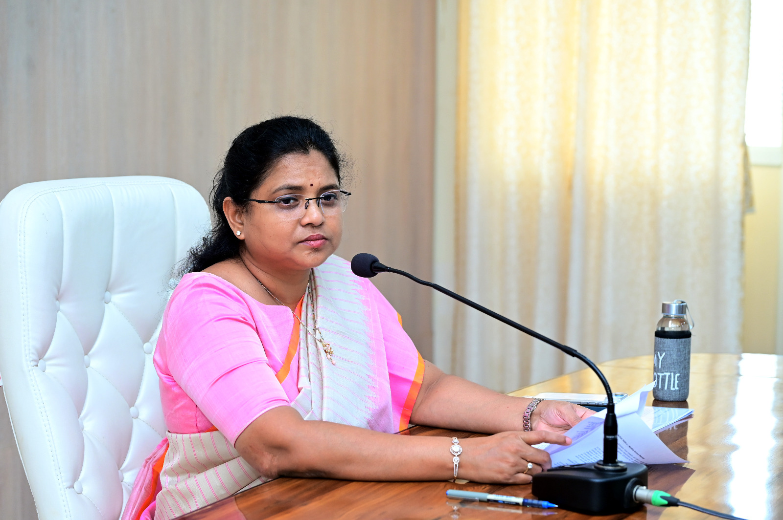 పశ్చిమ గోదావరిలో వాణిజ్య పన్నుల వసూళ్లకు కలెక్టర్ నాగరాణి కఠిన ఆదేశాలు.. రూ.543 కోట్ల లక్ష్యంపై ఫోకస్