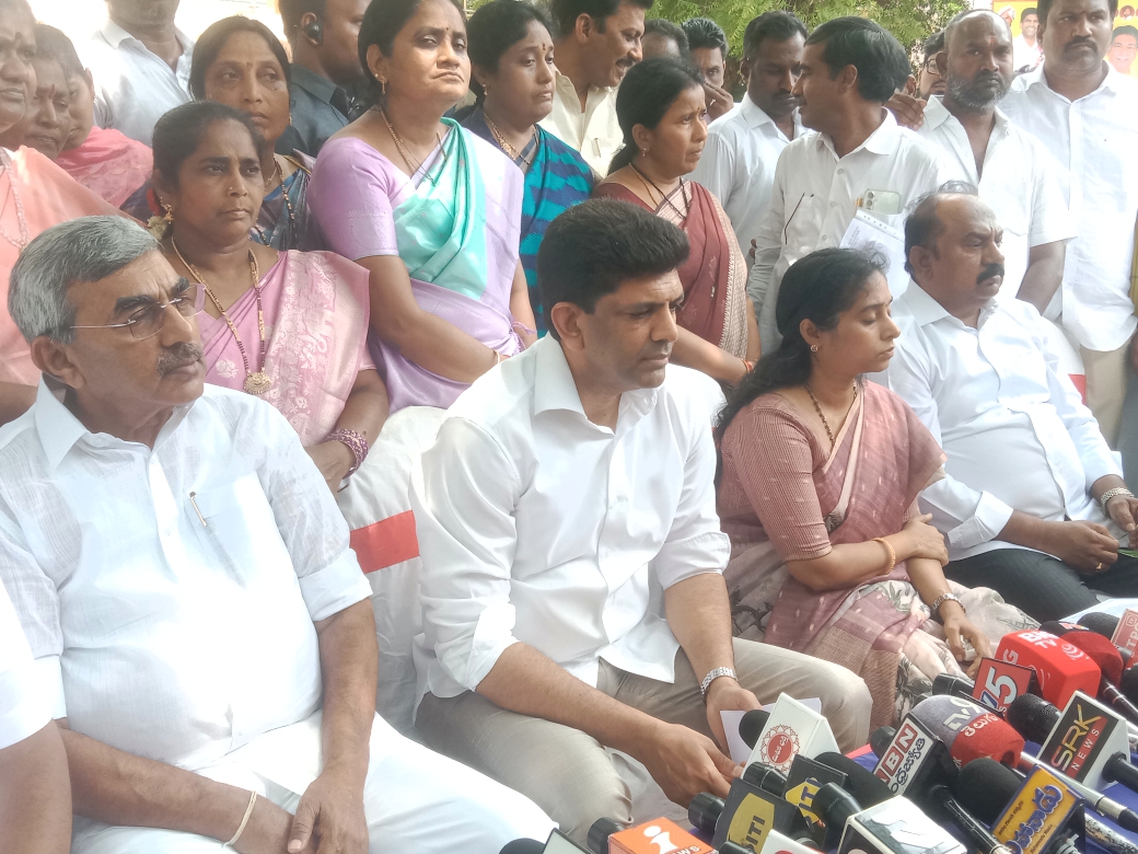 రైతులకు గుడ్ న్యూస్.. గుంటూరులో 100 స్టాళ్లతో ఆధునిక రైతు బజార్