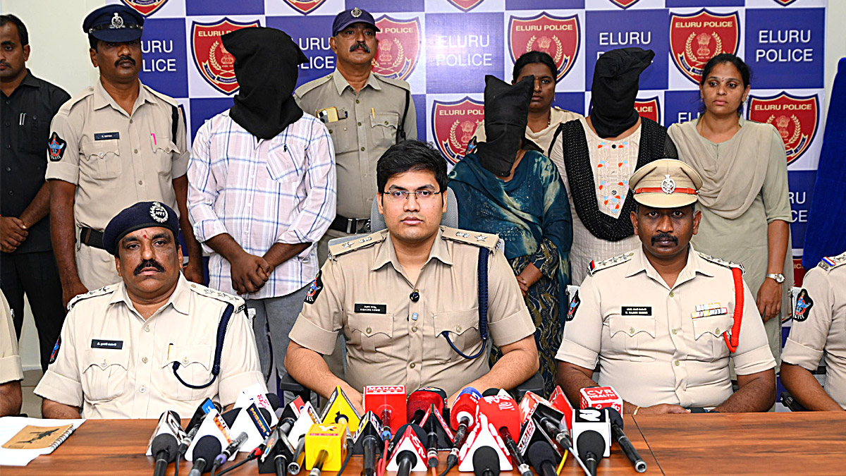 యూట్యూబ్‌లో ప్లాన్.. మద్యంలో గుళికలు.. ఇద్దరు మహిళల దారుణ హత్య కేసు ఛేదించిన ఏలూరు పోలీసులు