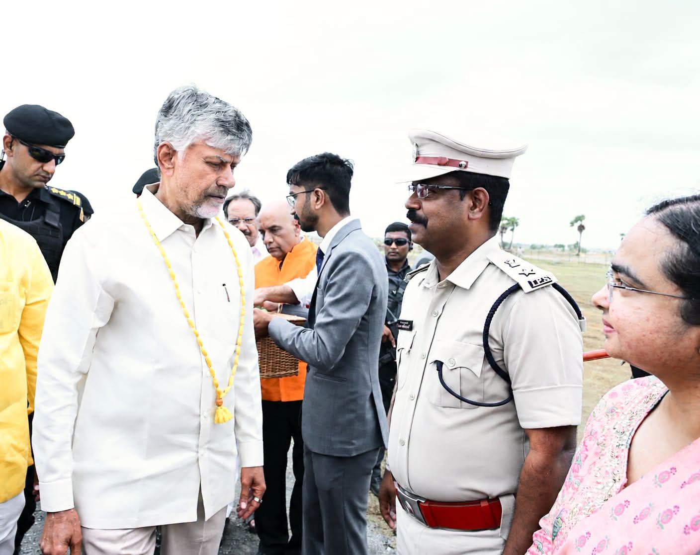 నేరాల కట్టడిలో బాపట్ల ఎస్పీ ఉమామహేశ్వర్‌కు సీఎం ప్రశంసలు